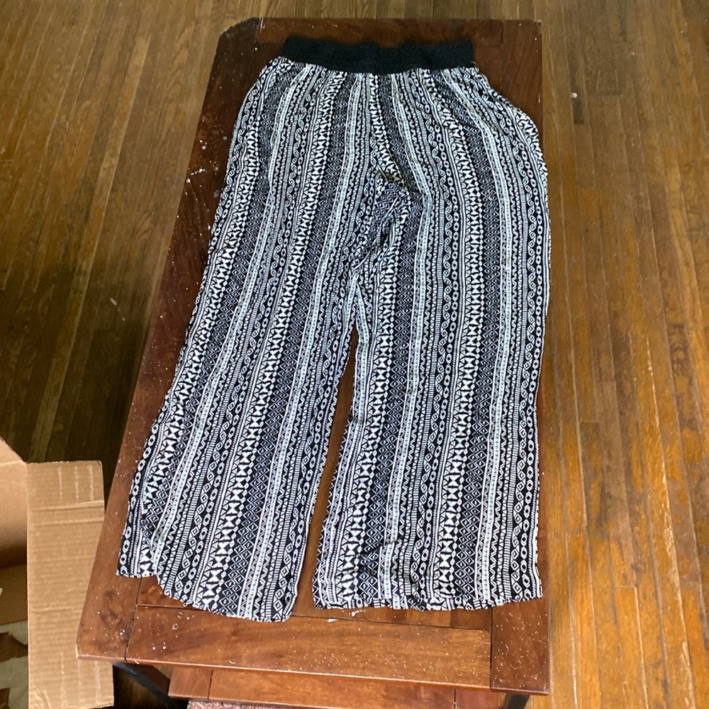 Wide patterned pants